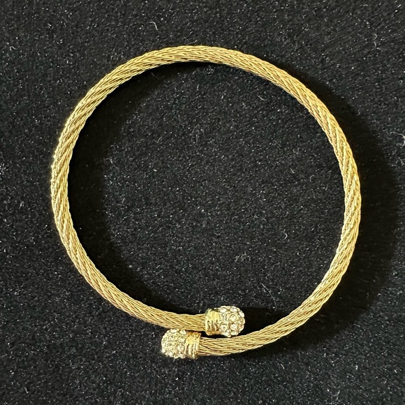 Marlyn Schiff - Gold Cable Bracelet - Picture 1 of 6